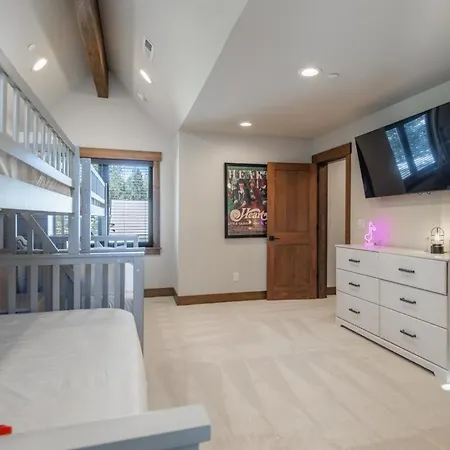Suncadia 7 Bdrm Home With Hot Tub Overlooking Golf Course